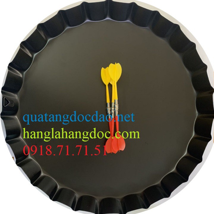 Bảng phi tiêu nam châm kiểu nắp ve , đồ chơi kết hợp trang trí 2 in 1 độc đáo & cá tính