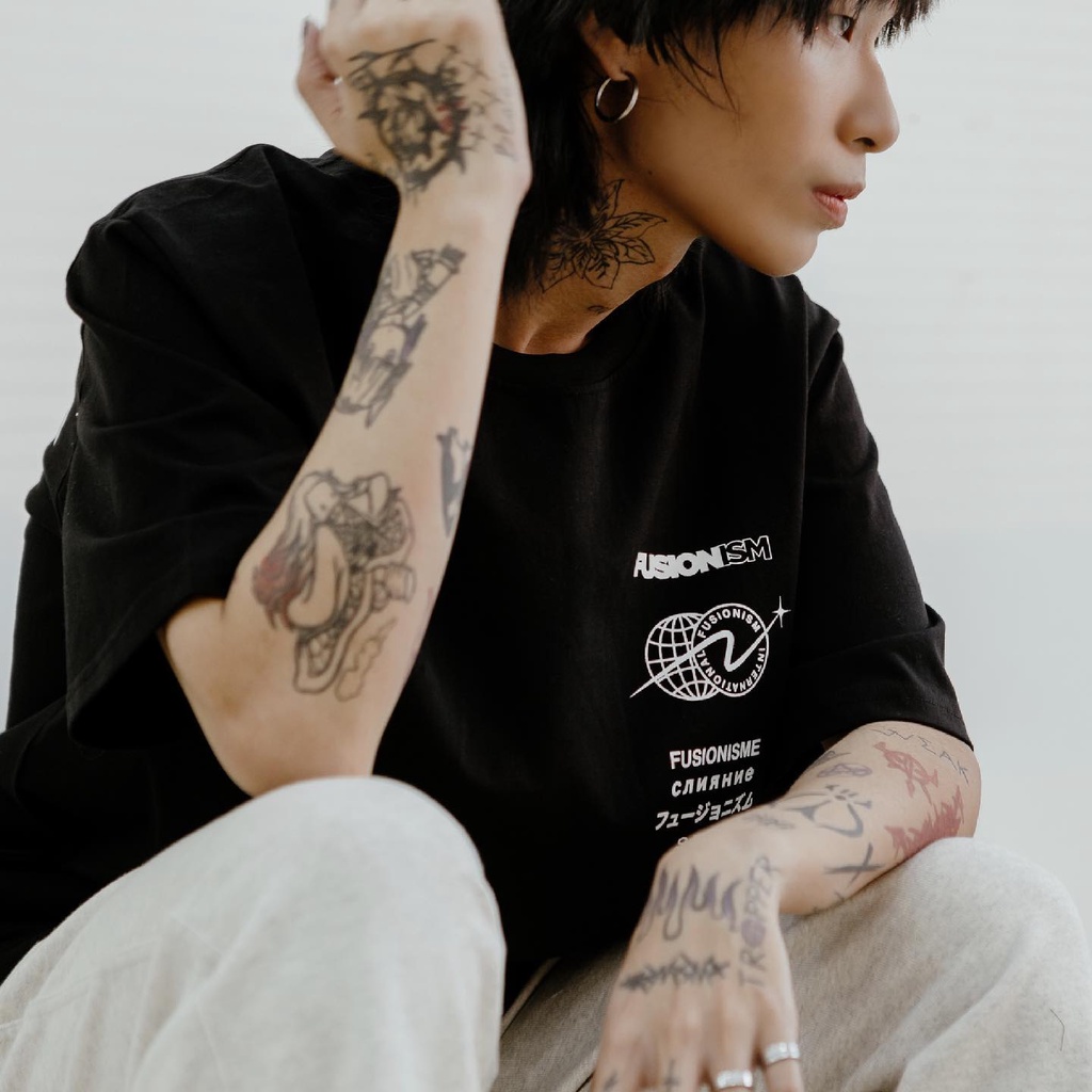 Áo thun in Logo International Fusionism - Màu Trắng Đen - Unisex - Form Oversize