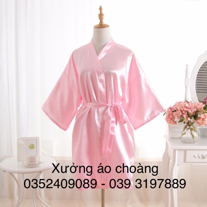 Áo choàng lụa màu hồng salon-makeup-spa