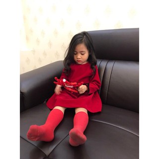 Váy nhung tăm đỏ bé gái