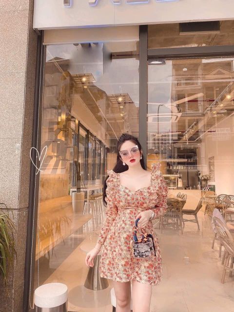 Đầm hoa cổ vuông phối bèo trên vai | BigBuy360 - bigbuy360.vn