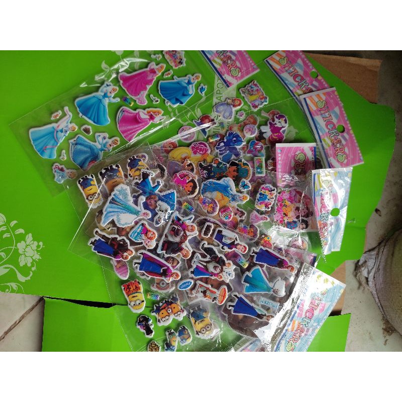 Dán stjck hoạt hình cho bé