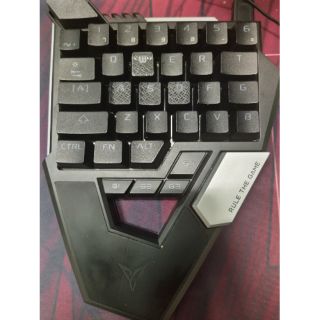 Bàn phím cơ 1 tay Flydigi D1 có bộ chuyển đổi chơi game trên điện thoại