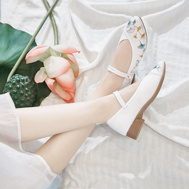 Giày thêu hoa mũi nhọn đính cườm đế thấp GT004