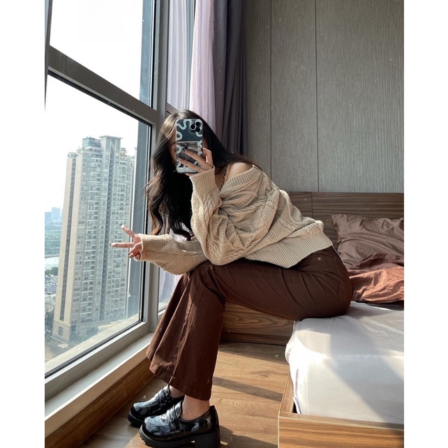 Áo len - Quần jeans nâu