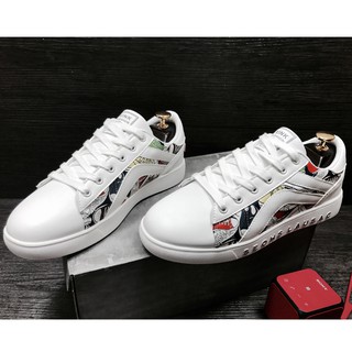 Giày Sneaker Hoạ Tiết Trẻ Trung