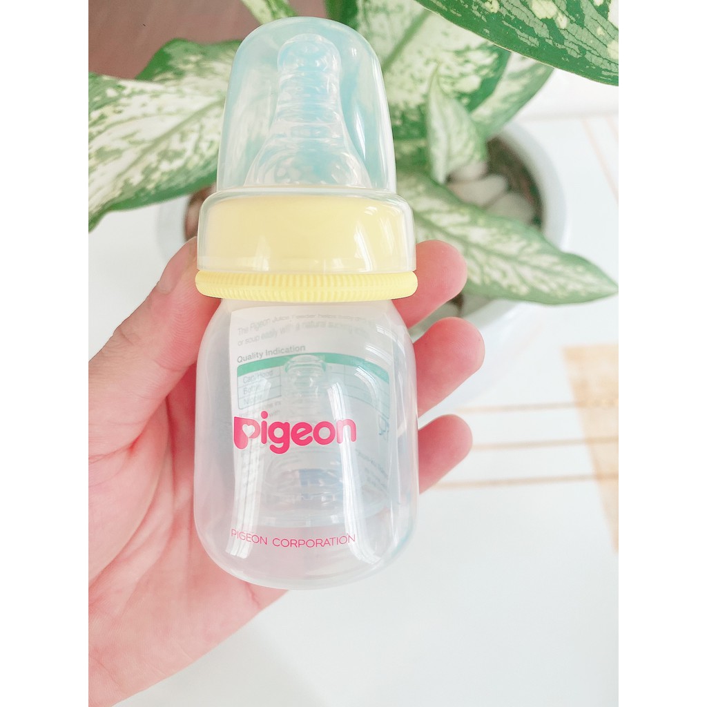 Bình uống nước trái cây 50ml Pigeon ( có tặng núm )