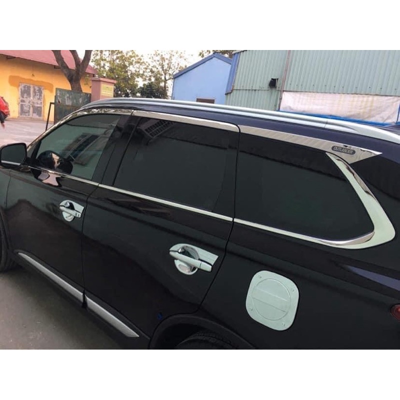 Nẹp Chân kính Inox Cho Xe Outlander 2018 2019 2020 2021