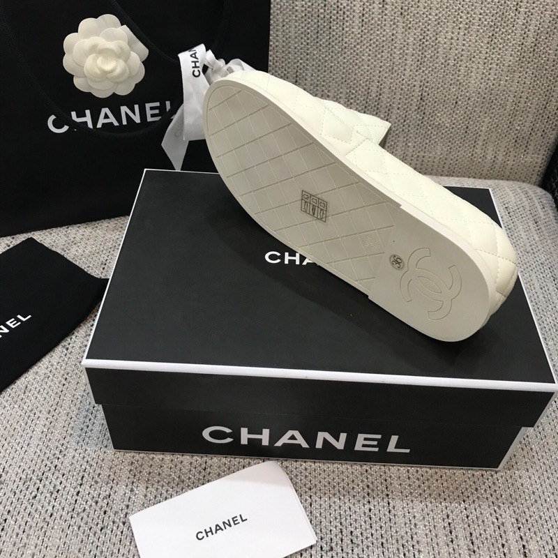 Dép thời trang nữ da thật Chanel = CN or Channel or Chanel với thiết kế thêu dấu C chữ kép siêu xinh