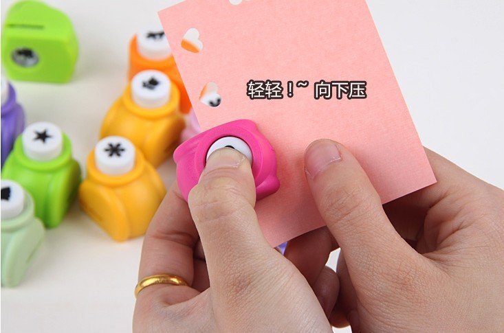 Dụng cụ đục lỗ hình bông hoa cỡ nhỏ độc đáo diy