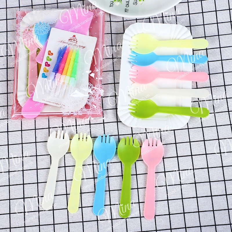 Bộ 10 đĩa giấy chữ nhật + dao + dĩa + nến sinh nhật