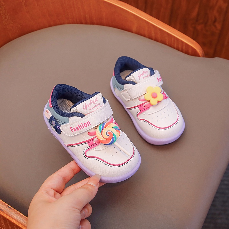 Giày Thể Thao Quai Dán Đế Mềm Thoải Mái Hình Kẹo Mút Đính Hoa Đáng Yêu Dành Cho Trẻ Em 0-3 Tuổi