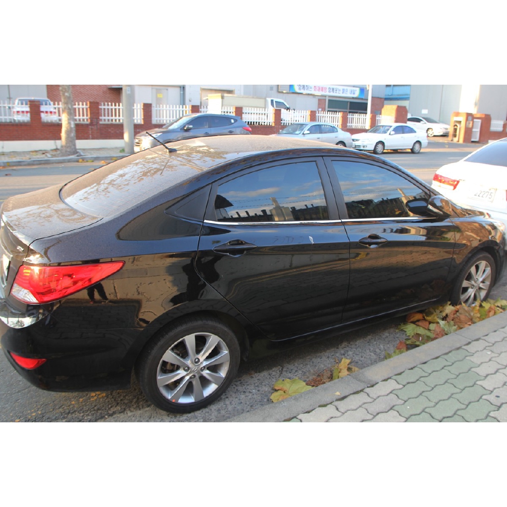 Nẹp chân kính Hyundai Accent 2011-2015 sedan