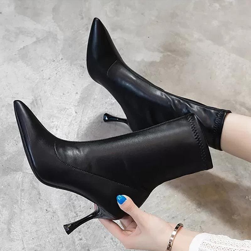 Boots nữ cao gót cổ cao cách điệu sang chảnh da si mềm cao cấp - Bốt nữ 8cm 2 màu Đen Kem (y size) | BigBuy360 - bigbuy360.vn