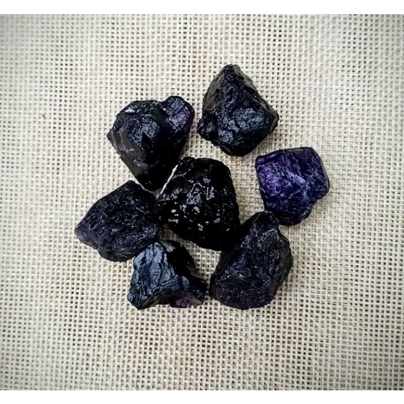 Viên đá đen Flourite huỳnh quang, phát sáng dùng trưng bày, làm handmate