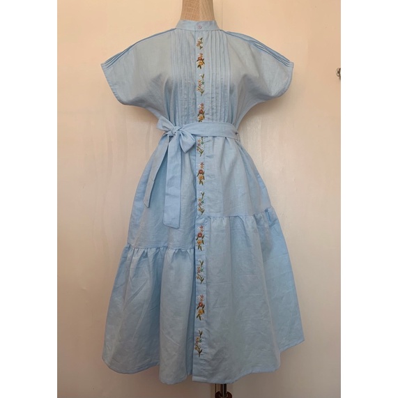 Đầm linen tưng premium thêu tay, dài 105cm, mã hm0