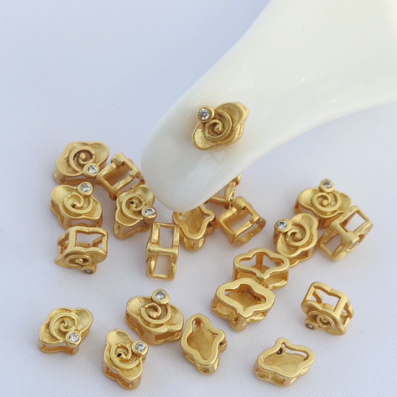 Vòng cổ Mạ Vàng 18k Mặt Hình Đám Mây Đính Đá Zircon Thời Trang