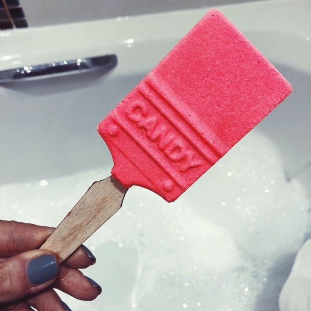 Bánh tạo bọt dùng nhiều lần Candy Bubble Brush - Reusable Bubble Bar LUSH