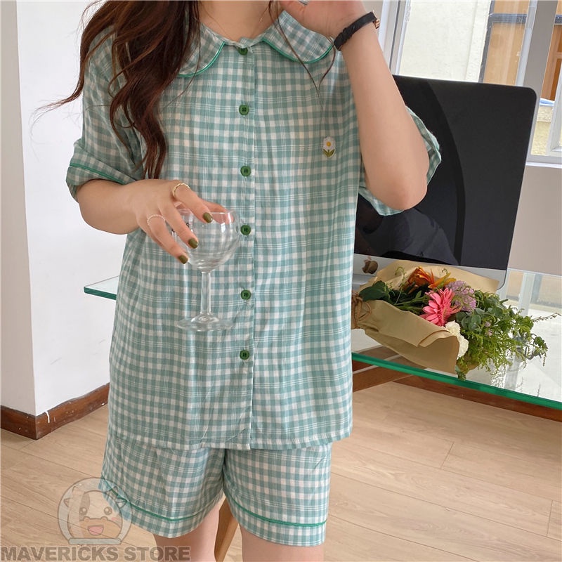 Bộ Đồ Ngủ Áo Tay Ngắn Phối Quần Short Họa Tiết Caro Dễ Thương Cho Nữ
