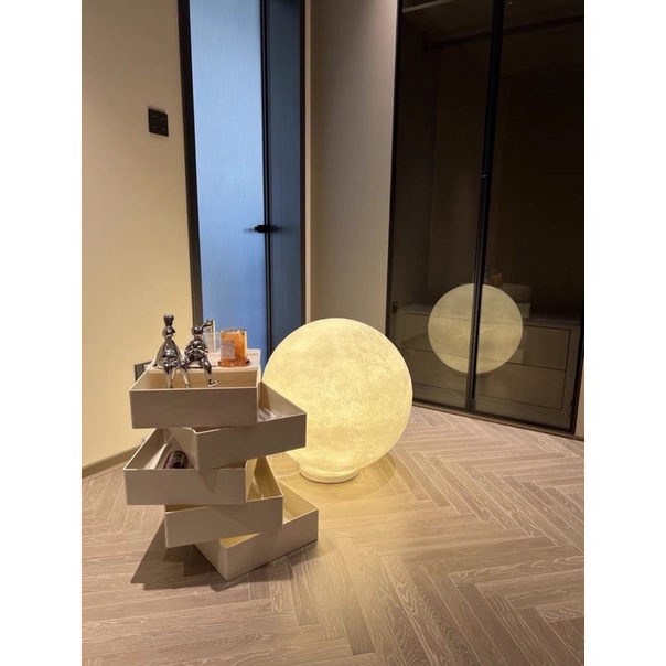 Đèn để bàn Moon lamp trang trí phòng khách và phòng ngủ phong cách Châu Âu