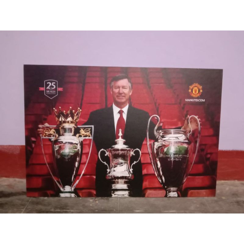 Tranh Vải Lụa Treo Tường Hình Cầu Thủ Bóng Đá Manchester A3 (30X43Cm) Alex Ferguson 1999 "United