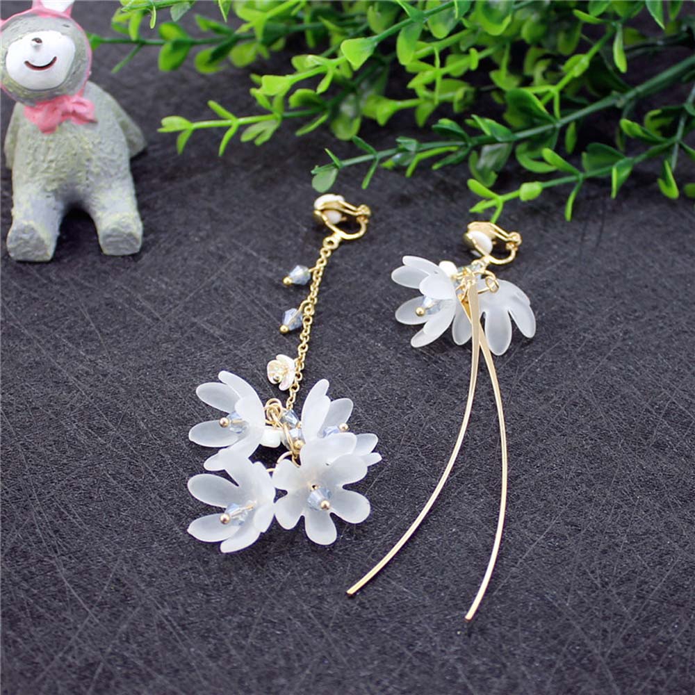 Bông tai hoa cánh đính đá sang trọng