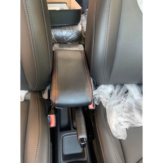 Hộp tỳ tay xe VINFAST FADIL cao cấp tích hợp 7 cổng sạc USB - Bảo hành 12 tháng