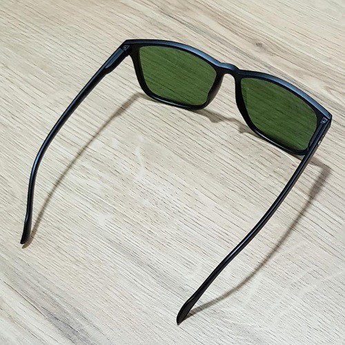 Kính Mắt Tròng Thủy Tinh Màu Rêu Gọng Đen Bóng Gọng Phom Hình Chữ Nhật