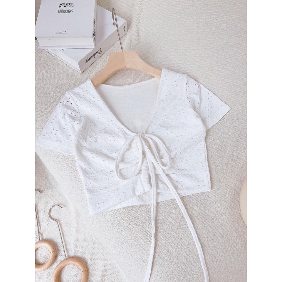 ÁO CROPTOP TRẮNG THÊU