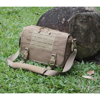 Túi đeo chéo Small Messenger Bag.
