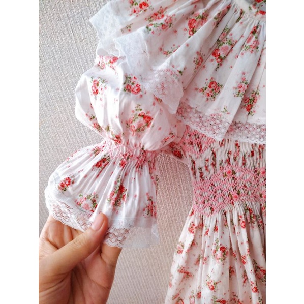 Váy đầm Smock hoa cổ tròn, phối ren trắng