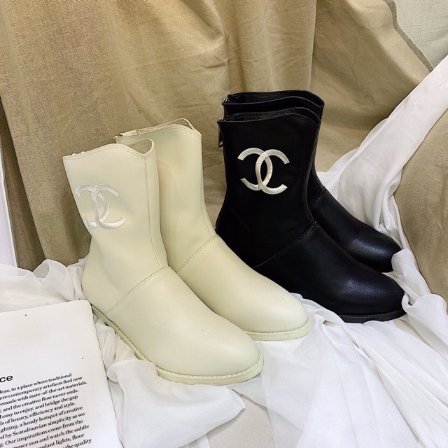 boots cổ thêu