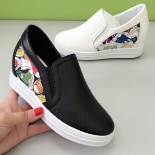 Giầy thể thao dấu đế nữ