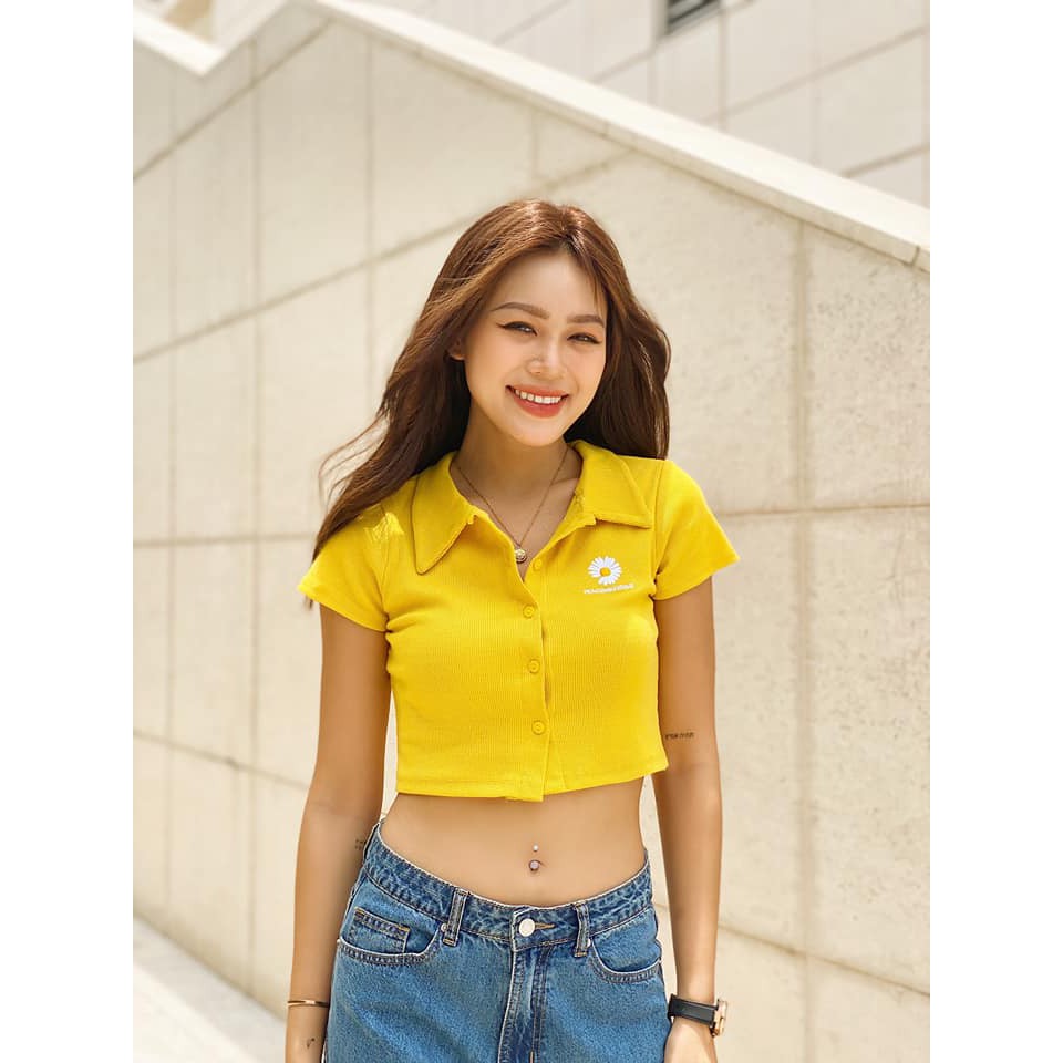 [HÀNG BÁN SHOP] ÁO THUN CROPTOP NÚT CÀI HỌA TIẾT HOA CÚC