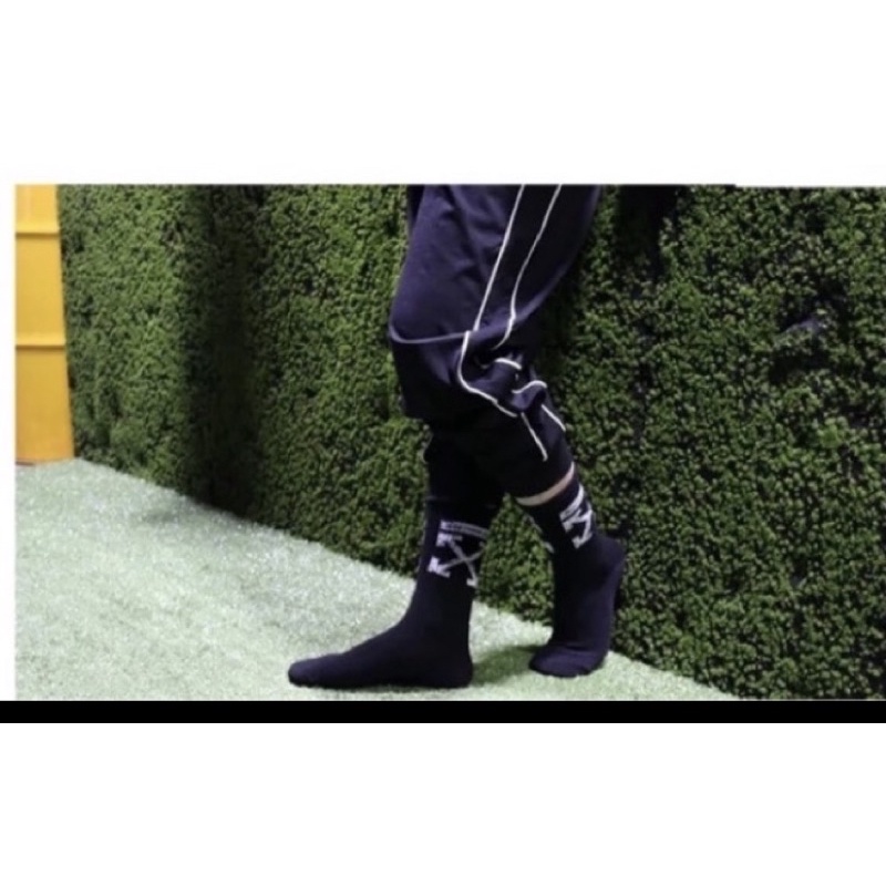 Tất vớ OFF WHITE Ulzzang chữ thập 2 màu trắng - đen