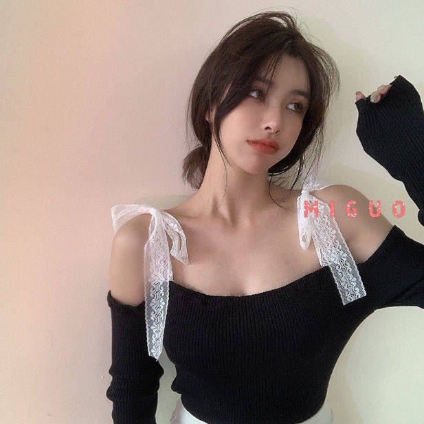Áo trễ vai phối ren màu đen dáng ngắn MIGUO 2021