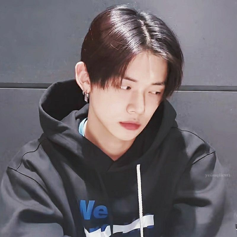Áo hoodie thu đông in hình phong cách Huening Kai và Yeonjun TXT