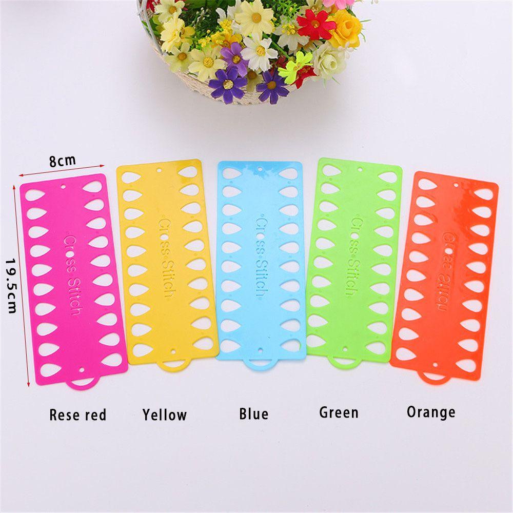 Giá Đỡ Cuộn Chỉ Bằng Nhựa Tiện Dụng
