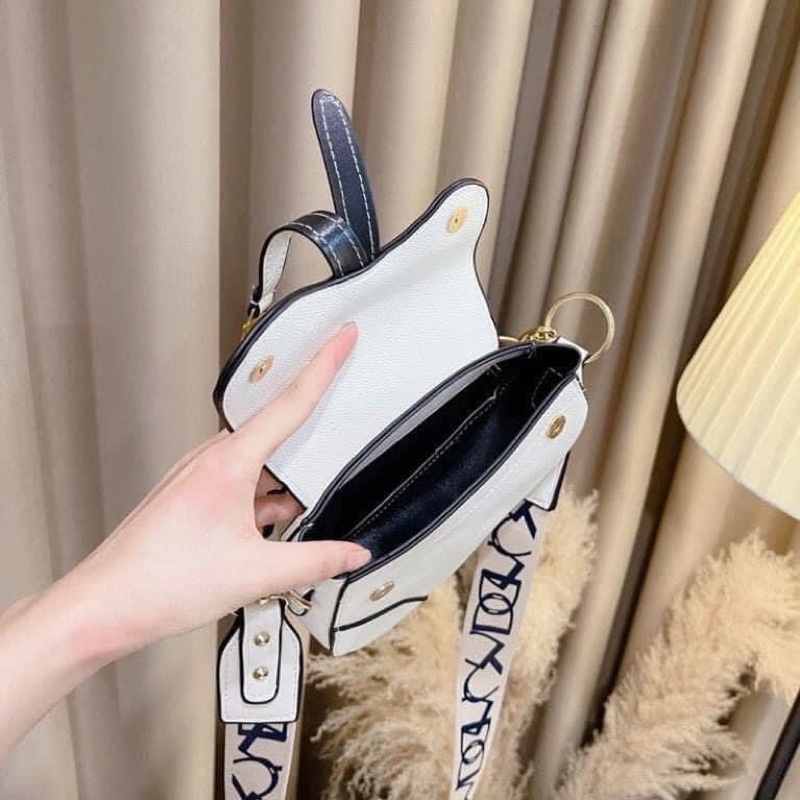 Túi yên ngựa chữ D màu trắng và đen chất liệu da cao cấp siêu đẹp phong cách hàn quốc TX07