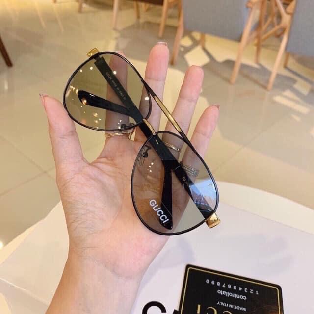 Kính nam đổi màu GC