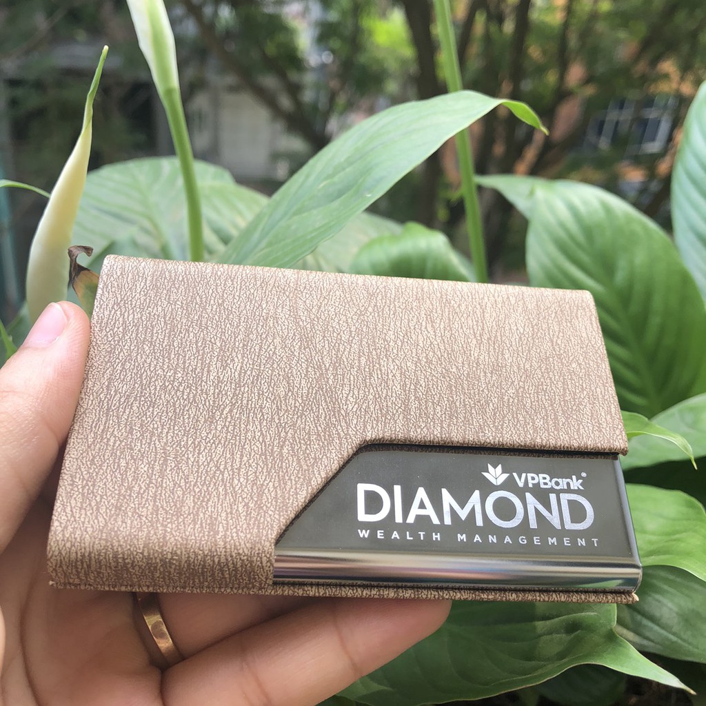 Mẫu hộp namecard đẹp khắc logo VPBank tặng nhân viên công ty