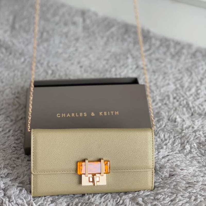 Ví Charles And Keith Đính Đá Sang Trọng