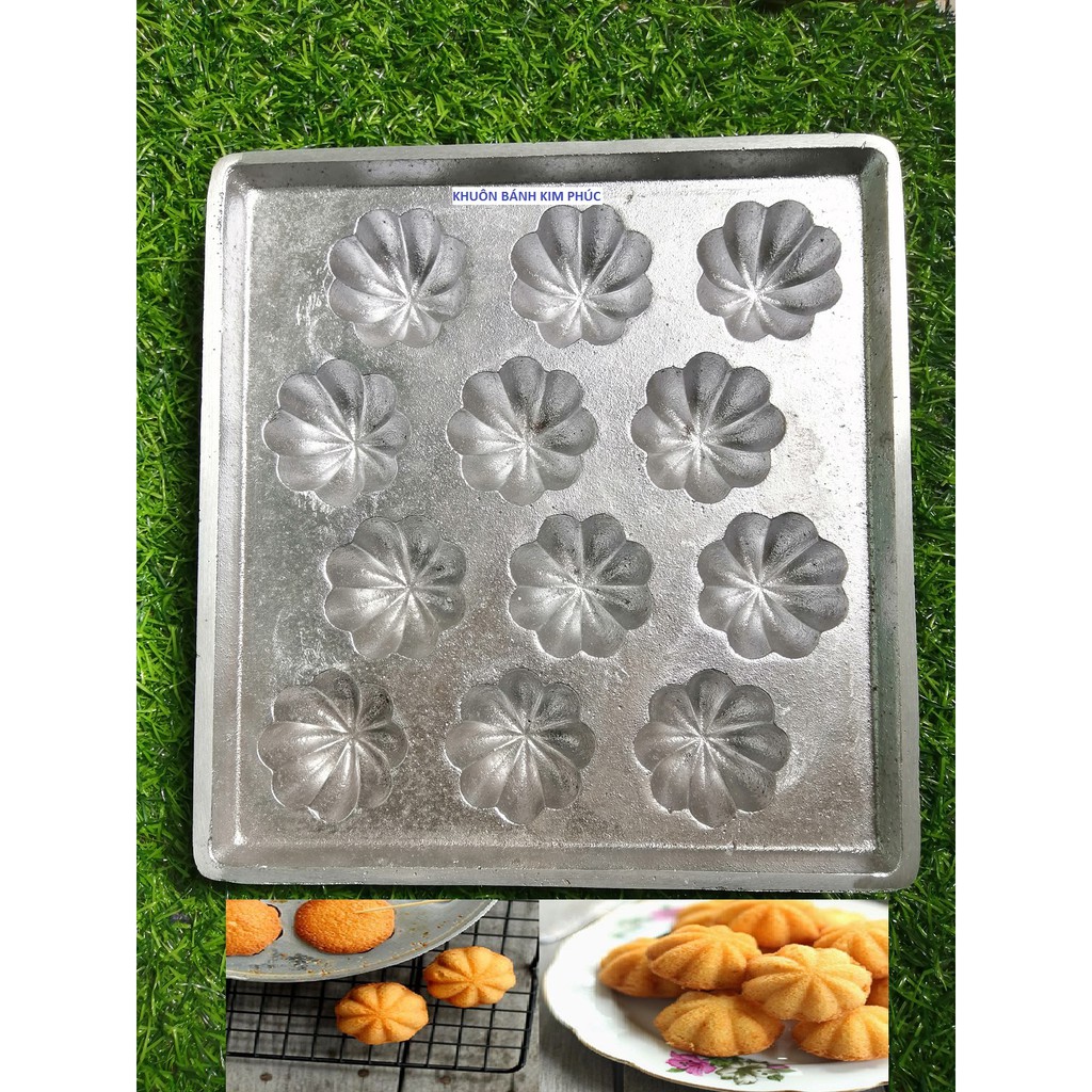 Khuôn bánh nướng trong lò nướng