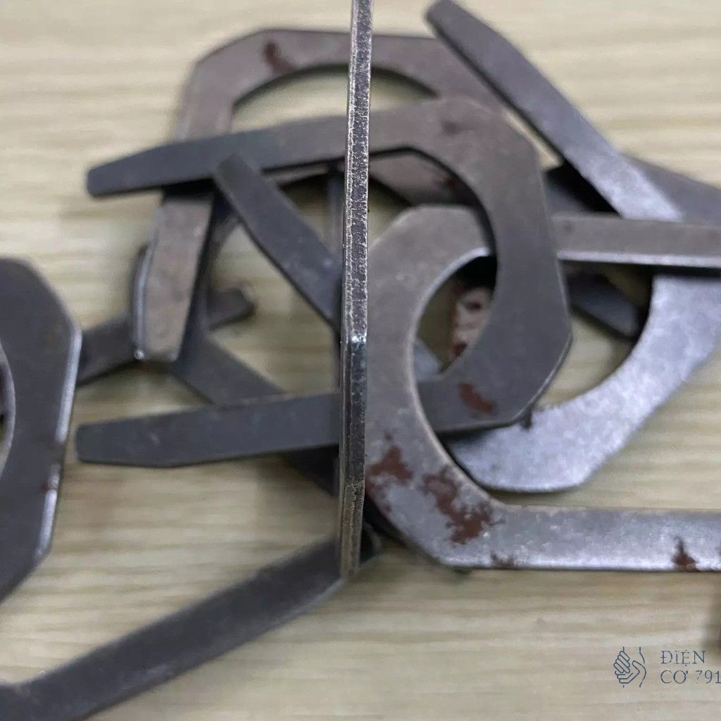 Phe cài Chữ U khoan bê tông 3 chức năng 2-26 2-24 2-28 bằng thép hàng tốt