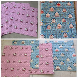 Xốp dán tường 3D HOẠT hình HELLO kitty và đôremon 70x77cm dày 5mm