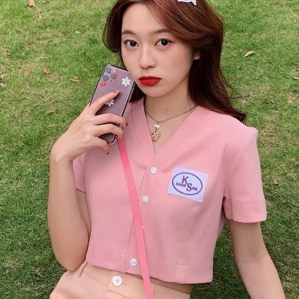 Ao Croptop Tay Ngắn Thêu Logo Borip I030 Thiết Kế Cổ V Cho Nữ Thích Hợp Cho Nàng Đi Chơi Đi Shopping Siêu Đẹp