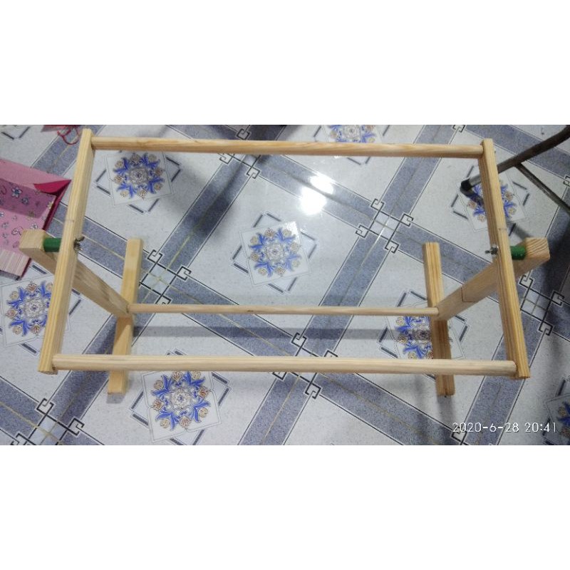 Khung thêu chân thấp( tặng kèm 4 kẹp)