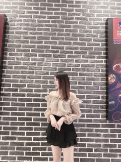 Áo bèo trễ vai chấm bi mặc được 2 kiểu