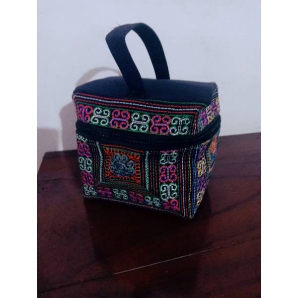 Hộp trầu đựng đồ trang điểm