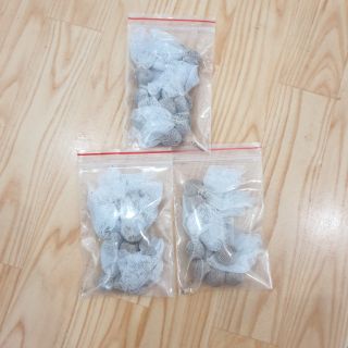 Viên nén dưỡng cá ngâm trong nước